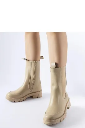 Beige solidly insulated boots