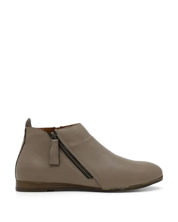 BUENO HALO ANKLE BOOTS