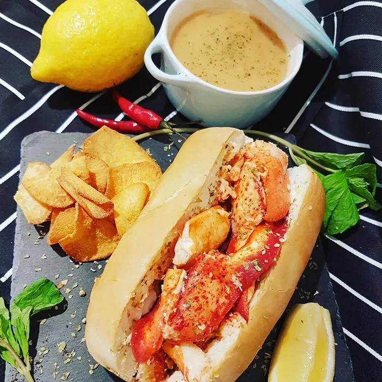 Lobster Roll Set for 2 by Chunky Lobsters @ VivoCity - Flash Deal - BDAY SALE
