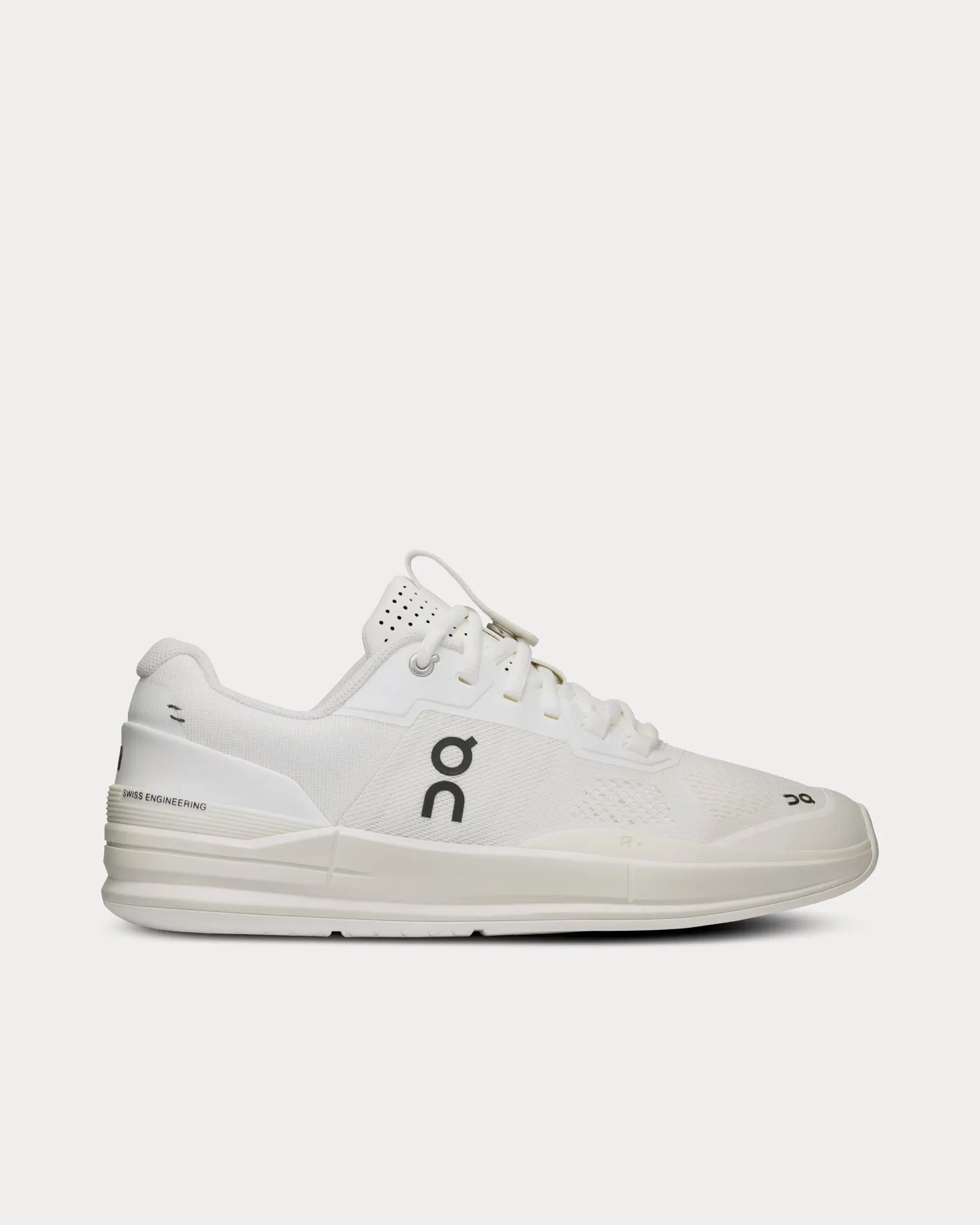 Roger Pro Undyed-White / Black Low Top Sneakers