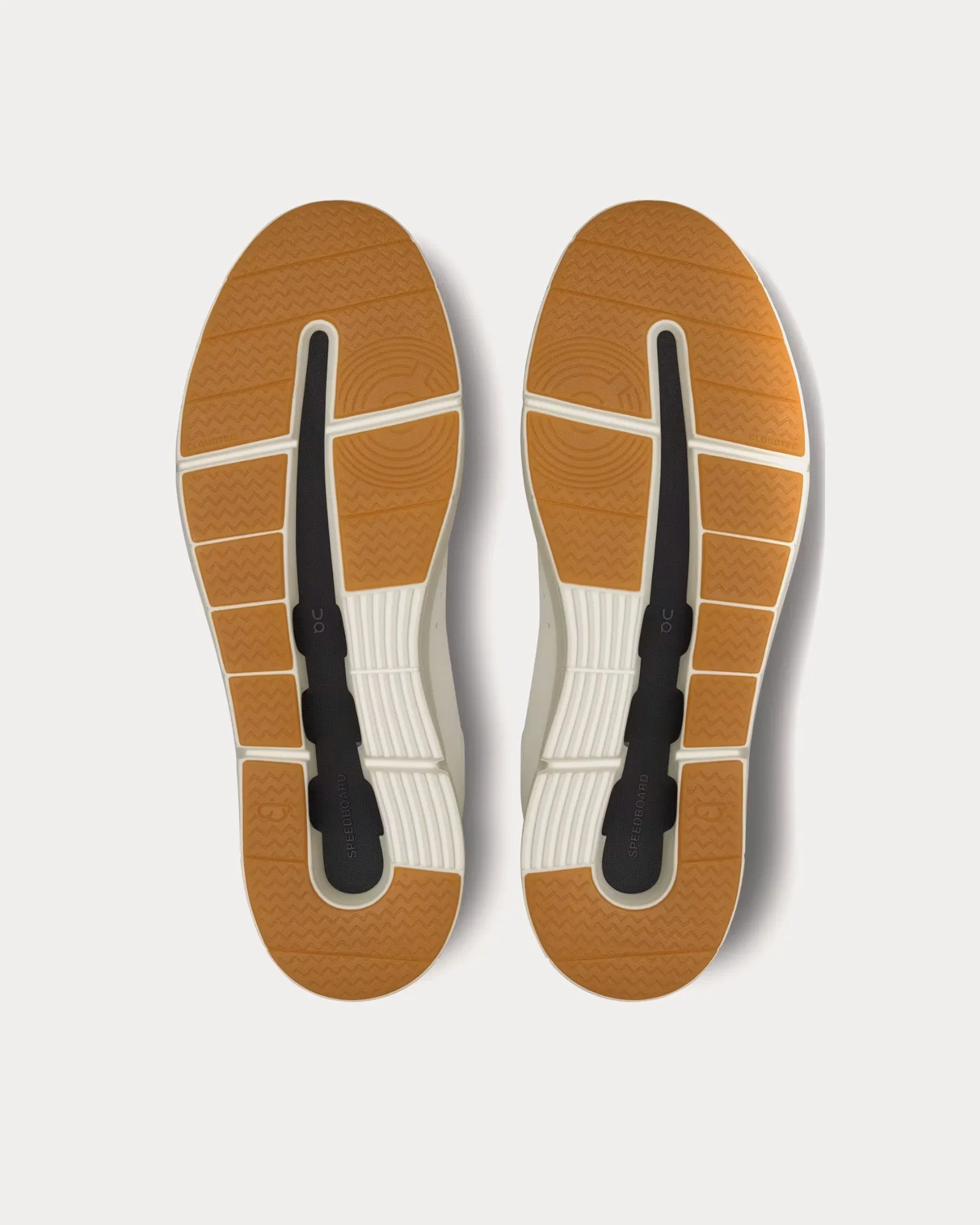 The Roger Advantage White / Spice Low Top Sneakers